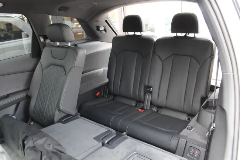 Audi SQ7 din 2025 cu 4.500 km - oferta AUD210616 - foto 14