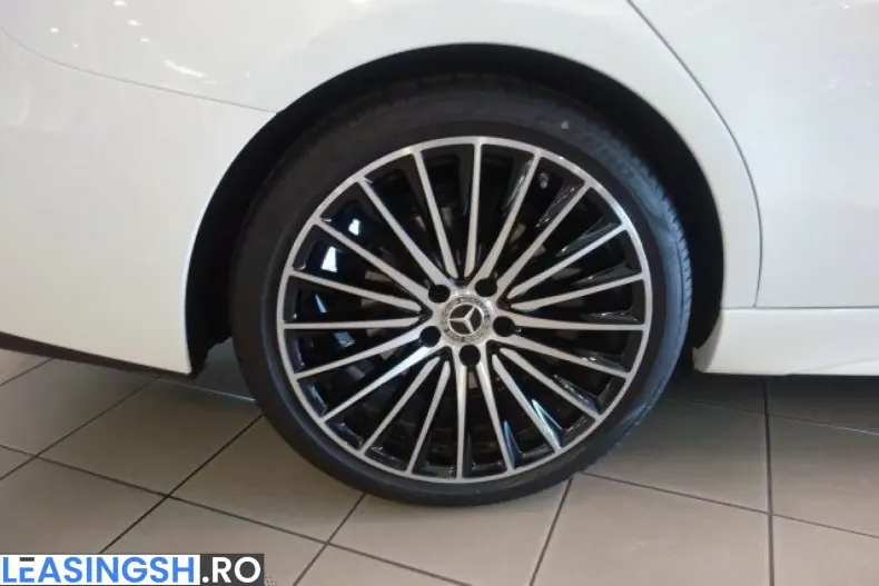 Mercedes-Benz C 300 (Clasa C) din 2025 cu 14.981 km - oferta MER210647 - foto 9