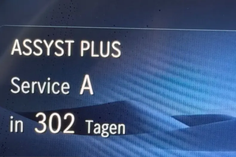Mercedes-Benz C 300 (Clasa C) din 2022 cu 99.711 km - oferta MER210649 - foto 40