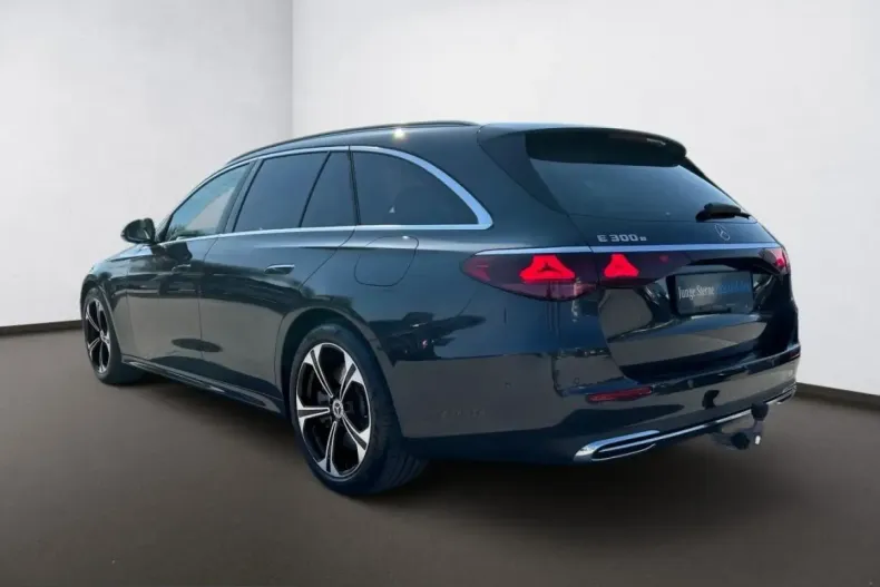 Mercedes-Benz E 300 (Clasa E) din 2024 cu 26.450 km - oferta MER210650 - foto 4