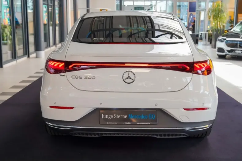 Mercedes-Benz EQE din 2024 cu 22.095 km - oferta MER210660 - foto 4