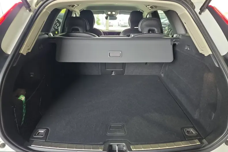 Volvo XC60 din 2022 cu 67.516 km - oferta VOL210663 - foto 8