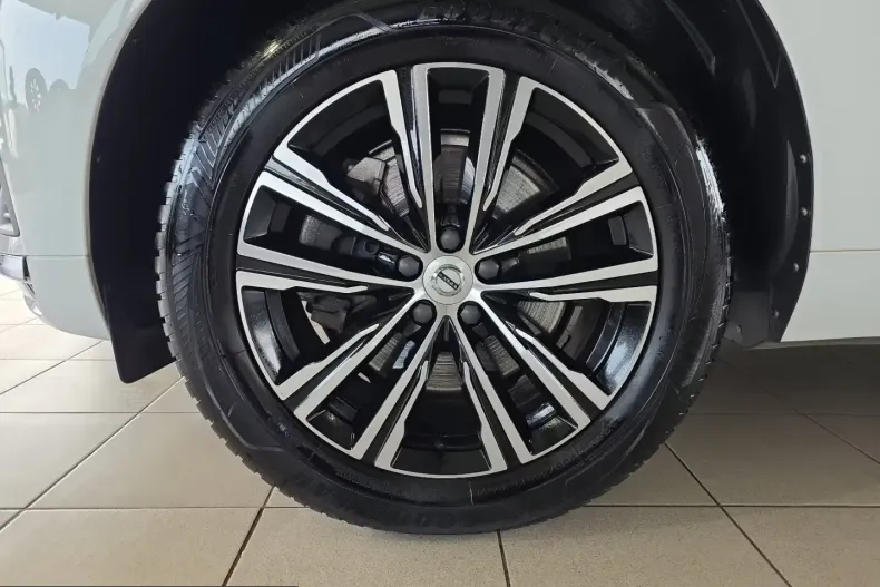 Volvo XC60 din 2022 cu 67.516 km - oferta VOL210663 - foto 9