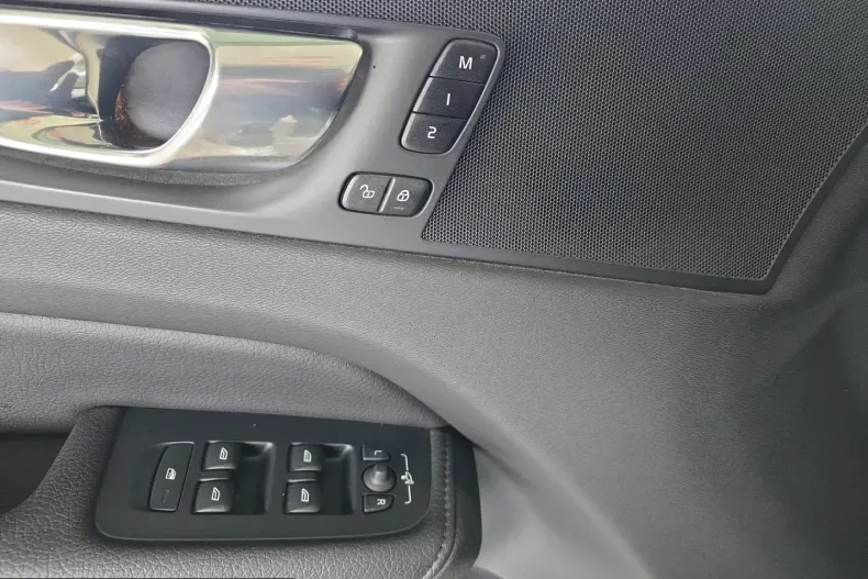 Volvo XC60 din 2022 cu 67.516 km - oferta VOL210663 - foto 12