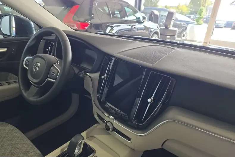 Volvo XC60 din 2022 cu 72.895 km - oferta VOL210664 - foto 9