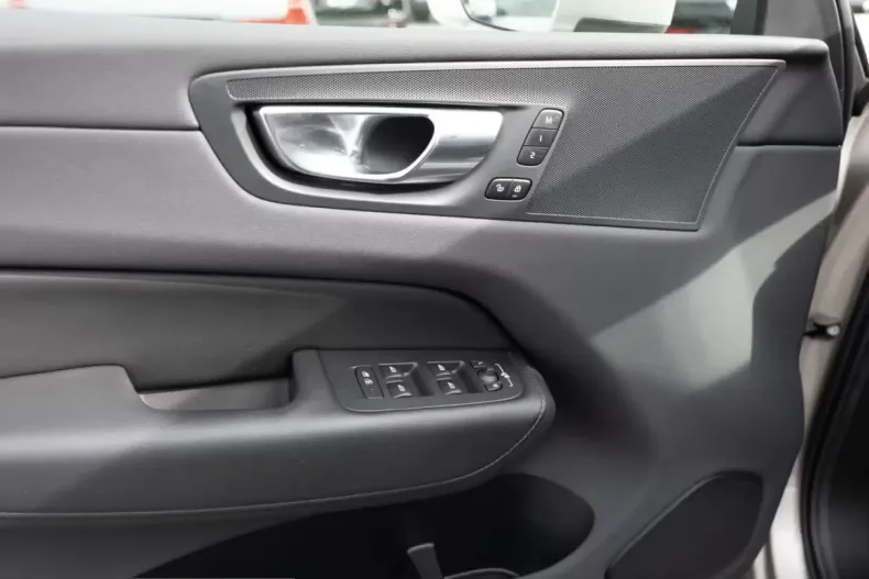 Volvo XC60 din 2023 cu 46.822 km - oferta VOL210686 - foto 18