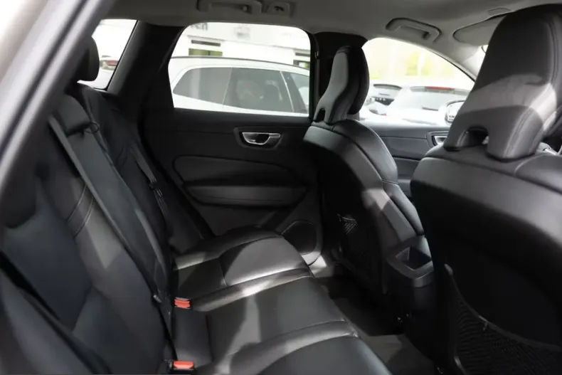 Volvo XC60 din 2023 cu 46.822 km - oferta VOL210686 - foto 20