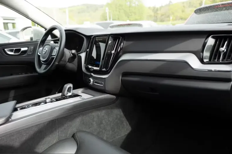 Volvo XC60 din 2023 cu 46.822 km - oferta VOL210686 - foto 25