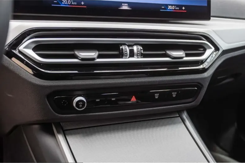 BMW 320 (Seria 3) din 2024 cu 18.300 km - oferta BMW210687 - foto 11