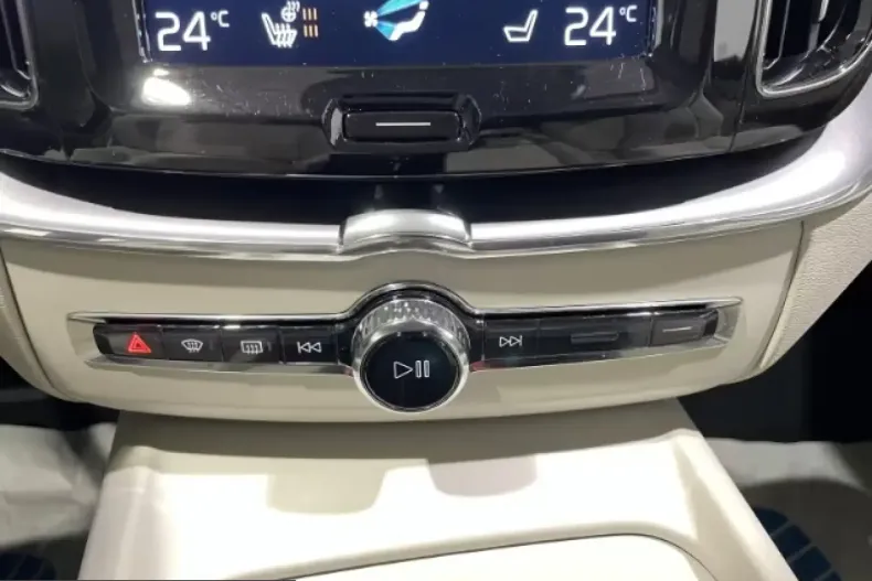 Volvo XC60 din 2021 cu 44.000 km - oferta VOL210688 - foto 9