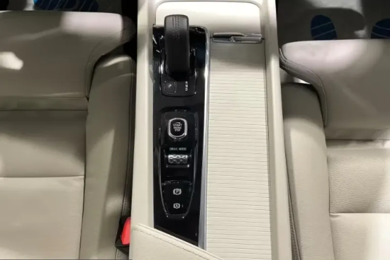 Volvo XC60 din 2021 cu 44.000 km - oferta VOL210688 - foto 21