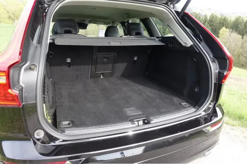 Volvo XC60 din 2021 cu 75.500 km - oferta VOL210694 - foto 8