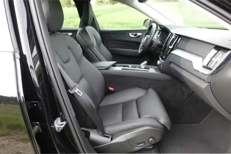 Volvo XC60 din 2021 cu 75.500 km - oferta VOL210694 - foto 9