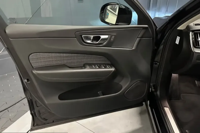 Volvo XC60 din 2023 cu 80.000 km - oferta VOL210696 - foto 37
