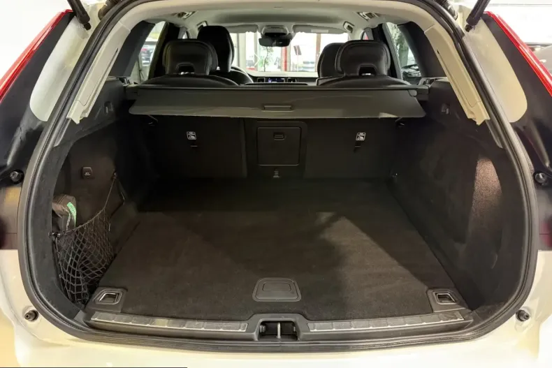 Volvo XC60 din 2021 cu 75.700 km - oferta VOL210698 - foto 8