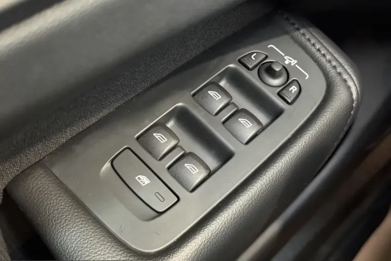 Volvo XC60 din 2021 cu 75.700 km - oferta VOL210698 - foto 20