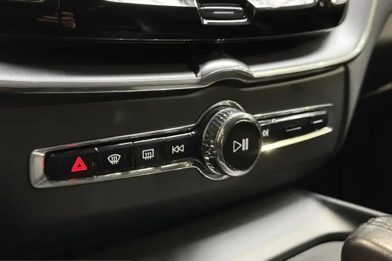 Volvo XC60 din 2021 cu 75.700 km - oferta VOL210698 - foto 24