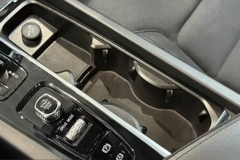 Volvo XC60 din 2021 cu 75.700 km - oferta VOL210698 - foto 29