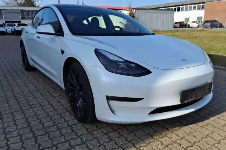 Tesla Model 3 din 2022 cu 100.000 km - oferta TES210709 - foto 1