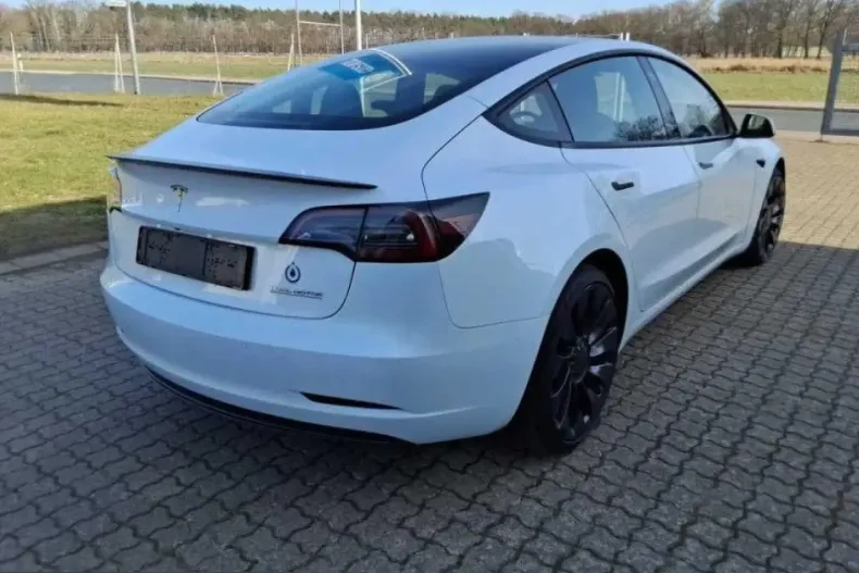 Tesla Model 3 din 2022 cu 100.000 km - oferta TES210709 - foto 3