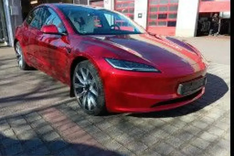 Tesla Model 3 din 2024 cu 22.764 km - oferta TES210711 - foto 1