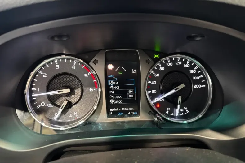 Toyota Hilux din 2025 cu 1.500 km - oferta TOY210720 - foto 17