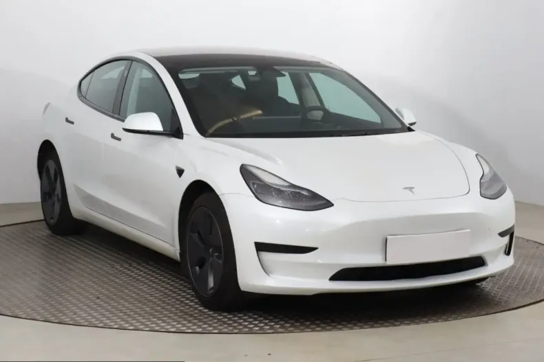 Tesla Model 3 din 2023 cu 44.038 km - oferta TES210768 - foto 1