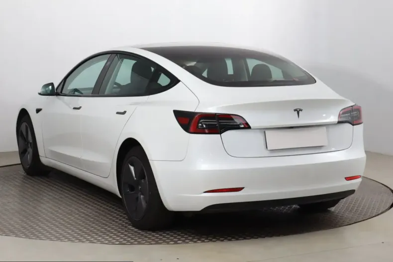 Tesla Model 3 din 2023 cu 44.038 km - oferta TES210768 - foto 4