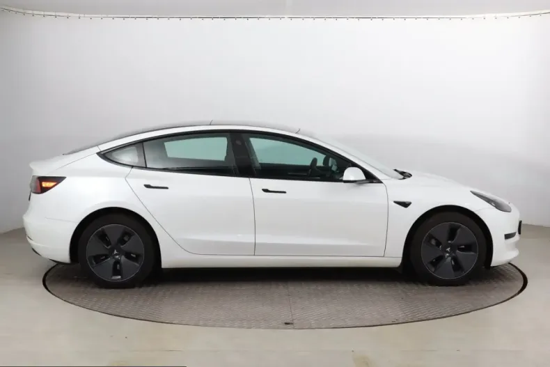 Tesla Model 3 din 2023 cu 44.038 km - oferta TES210768 - foto 6