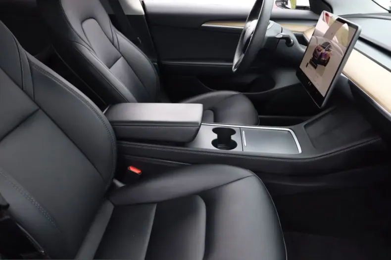 Tesla Model 3 din 2023 cu 44.038 km - oferta TES210768 - foto 9