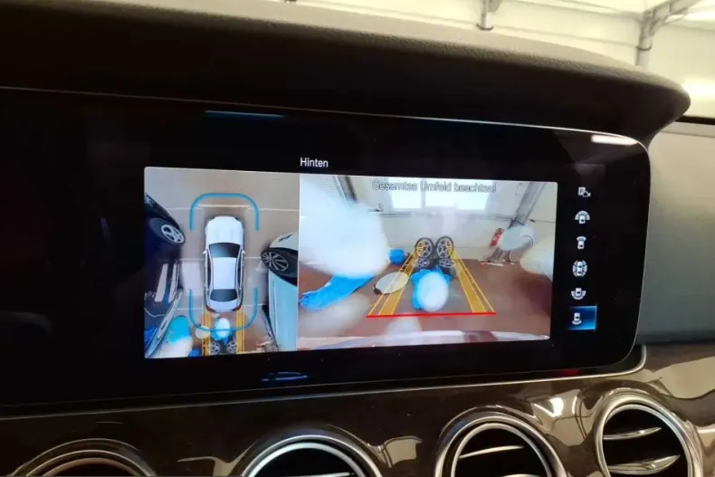 Mercedes-Benz E 300 (Clasa E) din 2022 cu 54.205 km - oferta MER210781 - foto 14