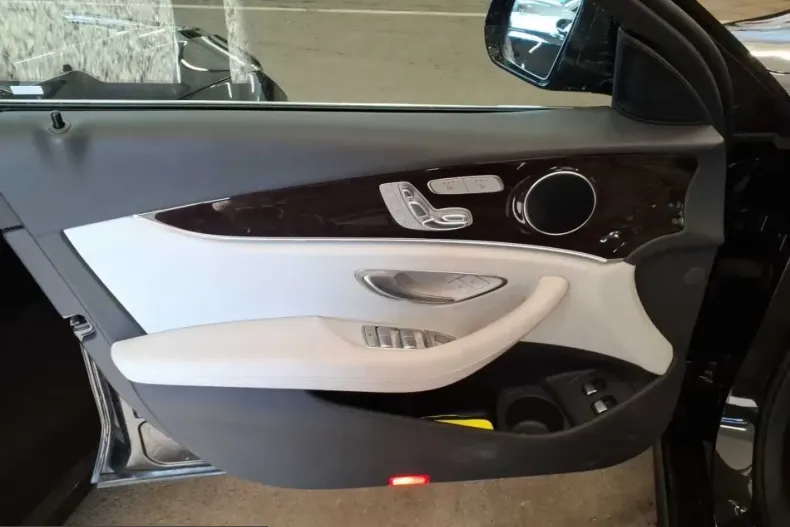 Mercedes-Benz E 300 (Clasa E) din 2022 cu 54.205 km - oferta MER210781 - foto 17