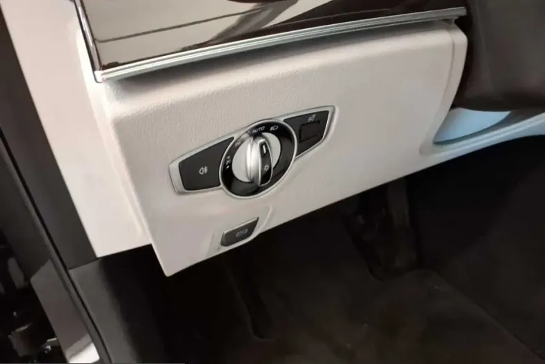 Mercedes-Benz E 300 (Clasa E) din 2022 cu 54.205 km - oferta MER210781 - foto 18