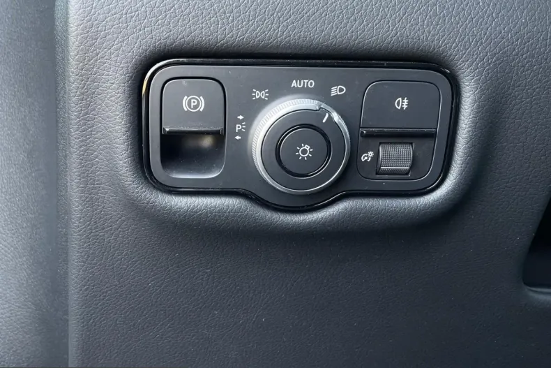 Mercedes-Benz V 300 (Clasa V) din 2024 cu 32.900 km - oferta MER210831 - foto 36