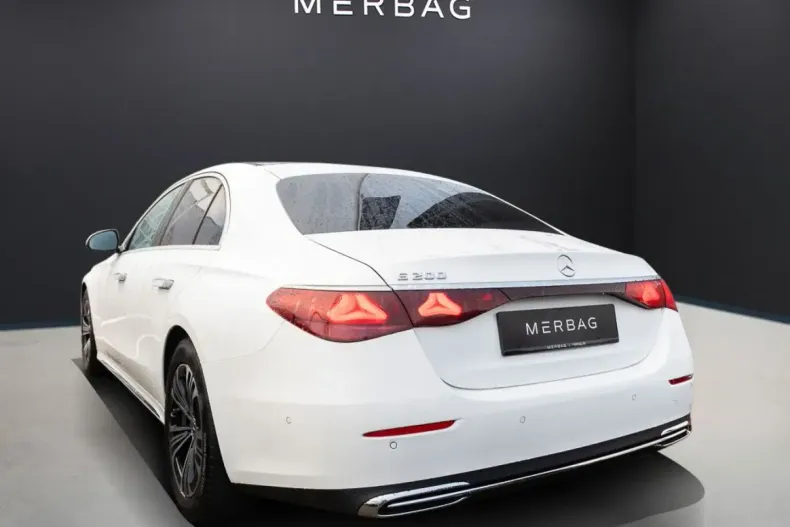 Mercedes-Benz E 200 (Clasa E) din 2024 cu 18.224 km - oferta MER210839 - foto 2