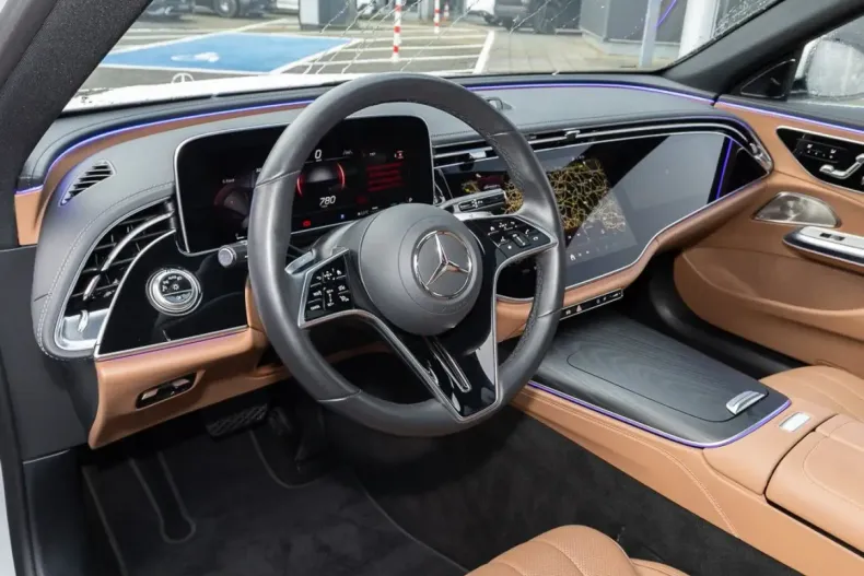 Mercedes-Benz E 200 (Clasa E) din 2024 cu 18.224 km - oferta MER210839 - foto 4