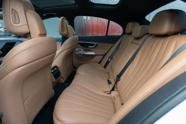 Mercedes-Benz E 200 (Clasa E) din 2024 cu 18.224 km - oferta MER210839 - foto 11