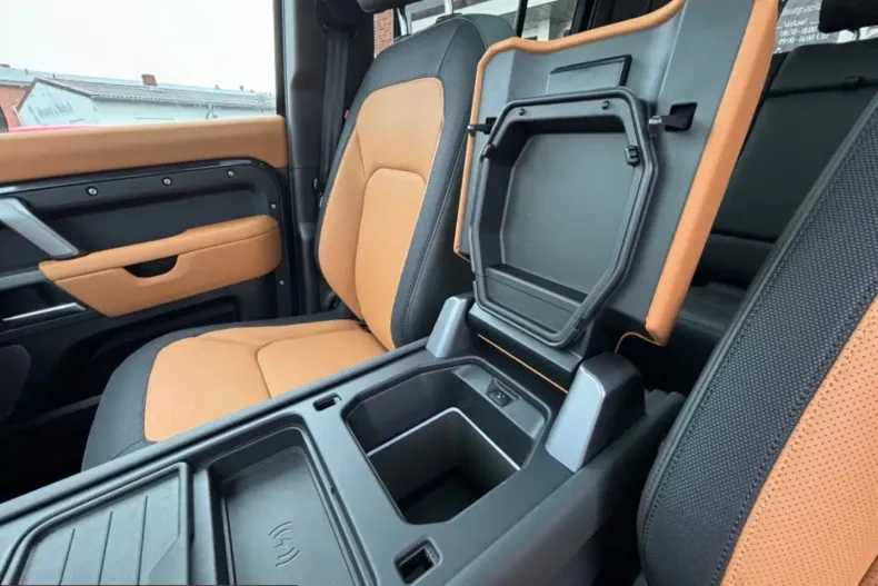 Land Rover Defender din 2024 cu 39.950 km - oferta LAN210854 - foto 11