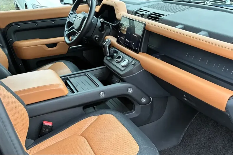 Land Rover Defender din 2024 cu 39.950 km - oferta LAN210854 - foto 13