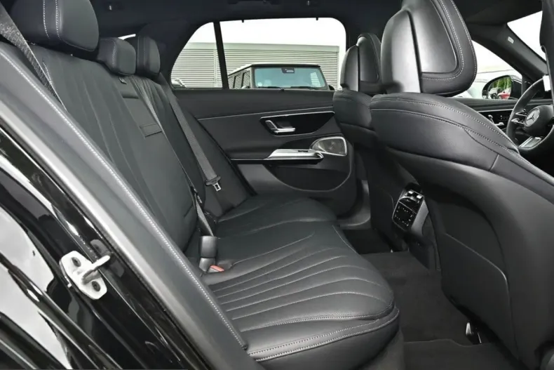 Mercedes-Benz E 450 (Clasa E) din 2025 cu 19.500 km - oferta MER210891 - foto 6