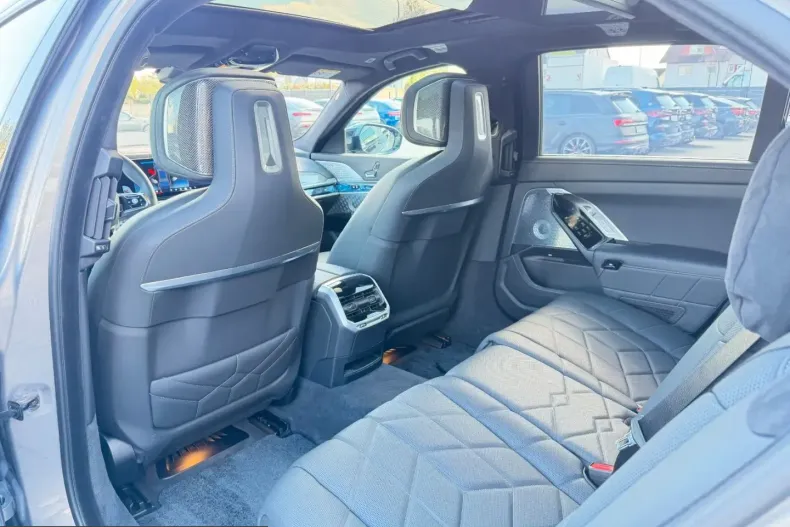 BMW M760 (Seria 7) din 2024 cu 49.896 km - oferta BMW210894 - foto 19