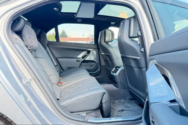 BMW M760 (Seria 7) din 2024 cu 49.896 km - oferta BMW210894 - foto 21