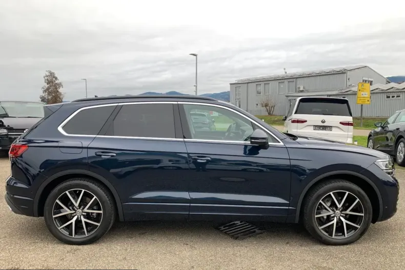 Volkswagen Touareg din 2024 cu 4.644 km - oferta VOL210896 - foto 3
