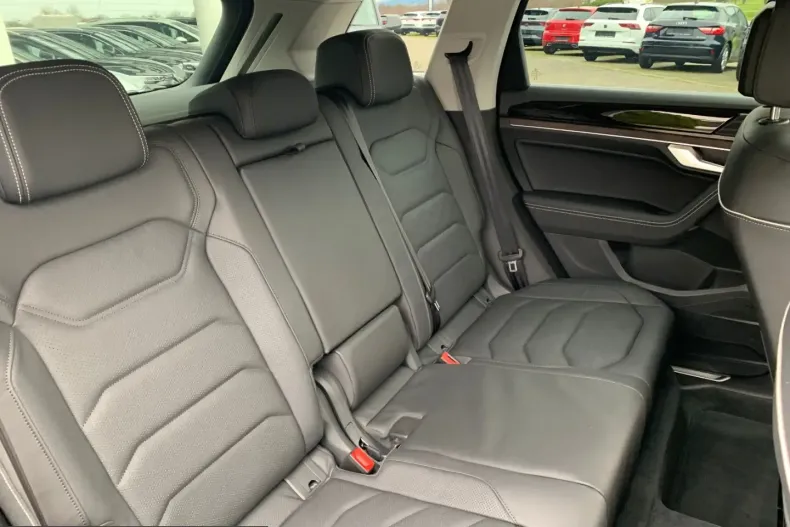 Volkswagen Touareg din 2024 cu 4.644 km - oferta VOL210896 - foto 23