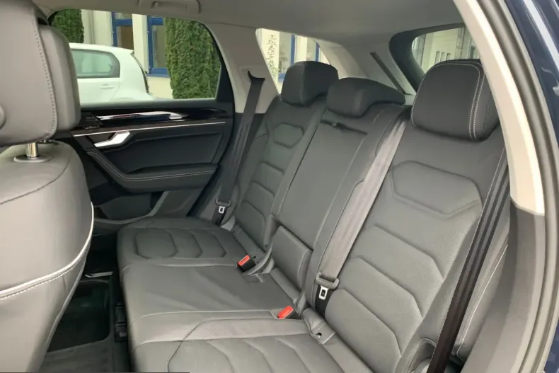 Volkswagen Touareg din 2024 cu 4.644 km - oferta VOL210896 - foto 24
