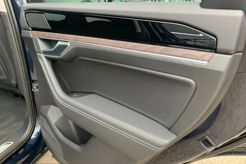 Volkswagen Touareg din 2024 cu 4.644 km - oferta VOL210896 - foto 32
