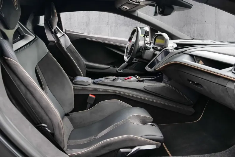 Lamborghini Revuelto din 2025 cu 2.500 km - oferta LAM210936 - foto 8