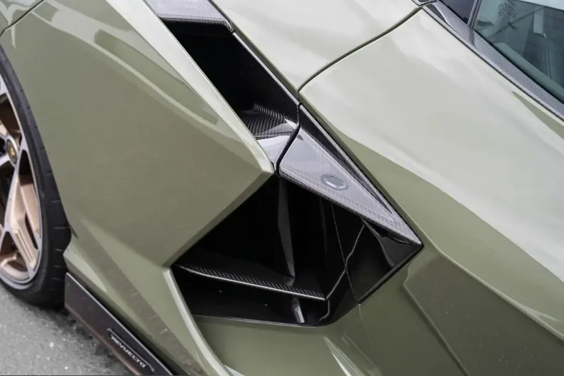 Lamborghini Revuelto din 2025 cu 2.500 km - oferta LAM210936 - foto 16