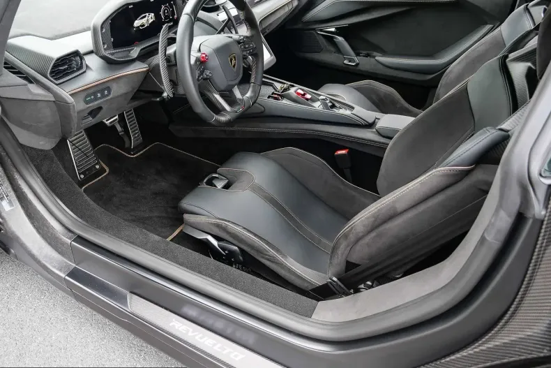 Lamborghini Revuelto din 2025 cu 2.500 km - oferta LAM210936 - foto 18