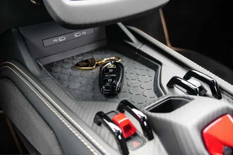 Lamborghini Revuelto din 2025 cu 2.500 km - oferta LAM210936 - foto 25